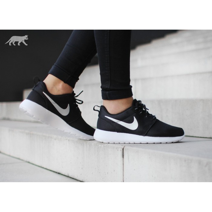 sepatu nike roshe run