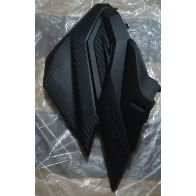 Sambungan Body Kasar vario 125/150 Led old AHM sebelah kanan