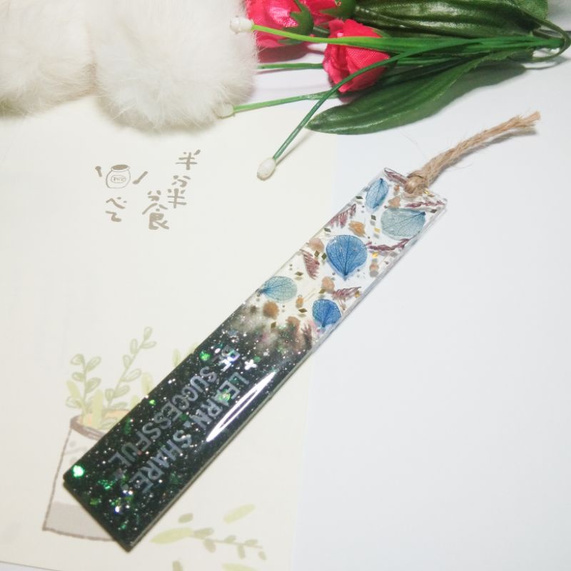 

[READY] BOOKMARK RESIN FLOWER MOTIVATION