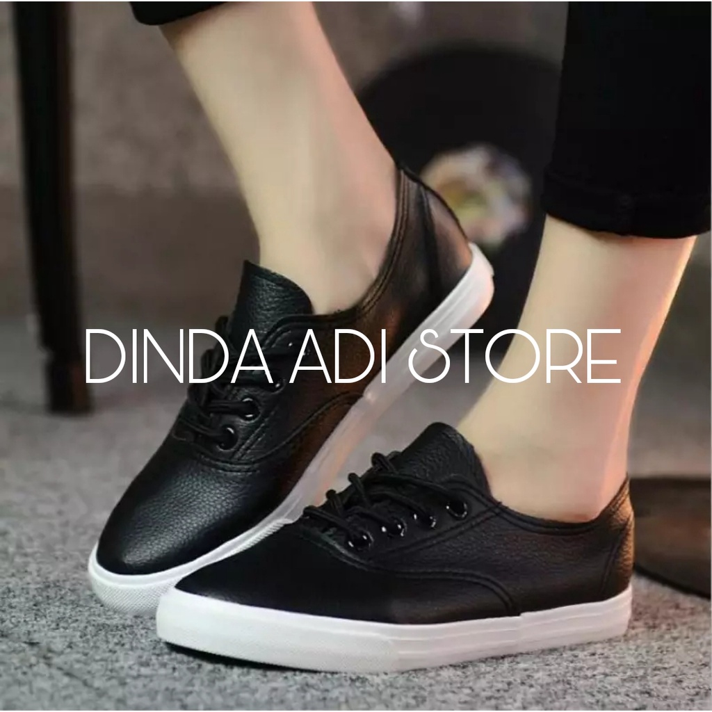 Dinda Sepatu wanita Sneakers casual simply bahan kulit model terbaru 2022 warna putih dan hitam ukuran 37-40