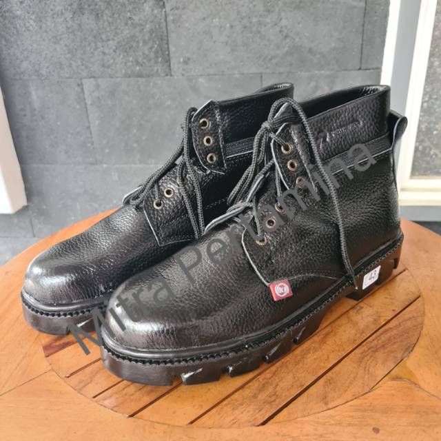 Sepatu Safety Panjang Bertali