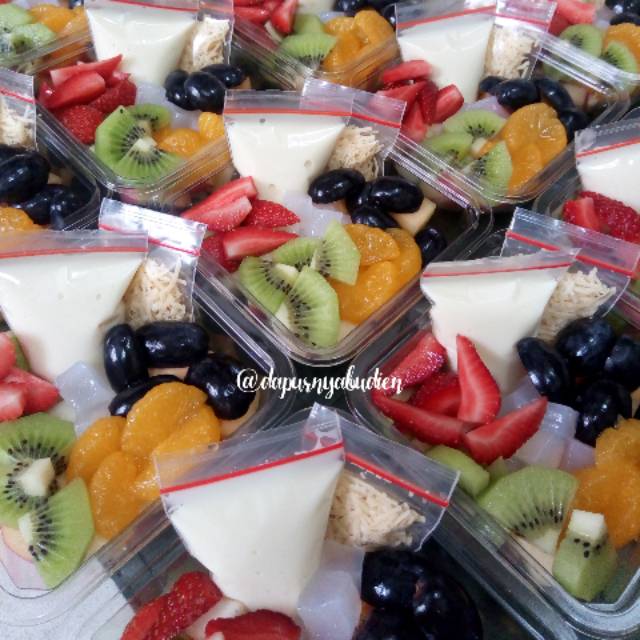 

Fruit Salad - Salad Buah M minimum pemesanan 2 cup