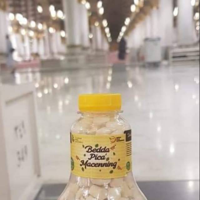 Bedak pecca macenning ( bedak basah khas Sulawesi ) yang mempunyai banyak manfaat..