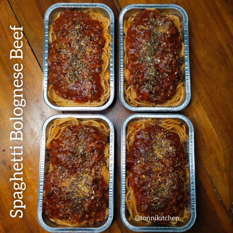 

Hampers Hemat 2pcs Mac and Cheese Smoked Beef dan 2 pcs Spaghetti Bolognese Beef size 16 x 10 cm