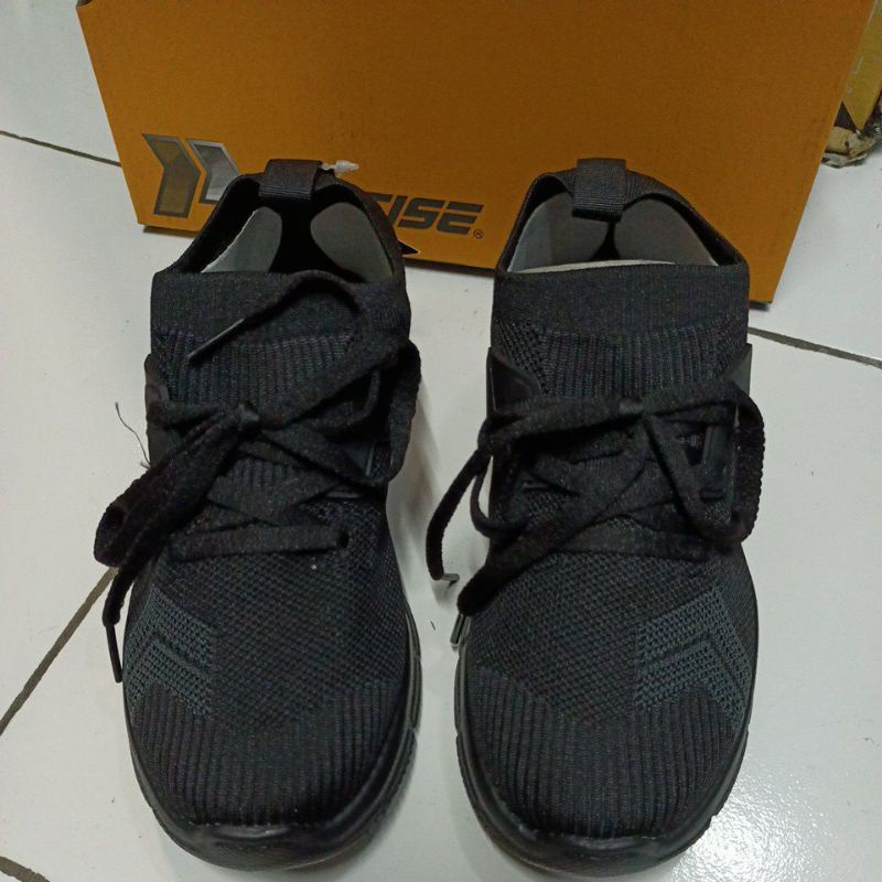 sepatu sekolah anak precise ..