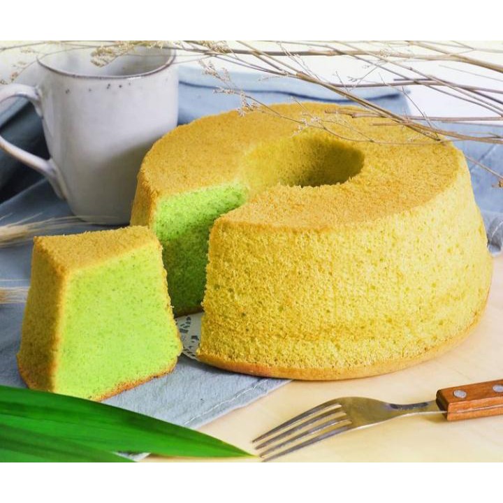 

Kue Chiffon Cake Pandan Special 15 cm x 7 cm - Apple Donut & Bakery