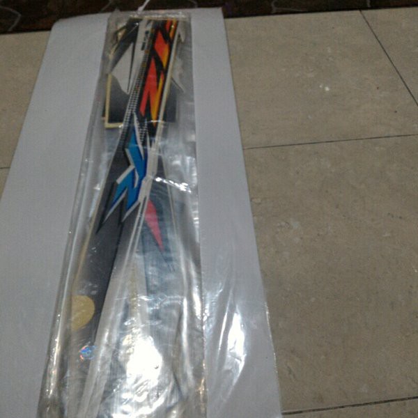 Striping Stiker Les Body Fiz R 2004 Putih Hitam