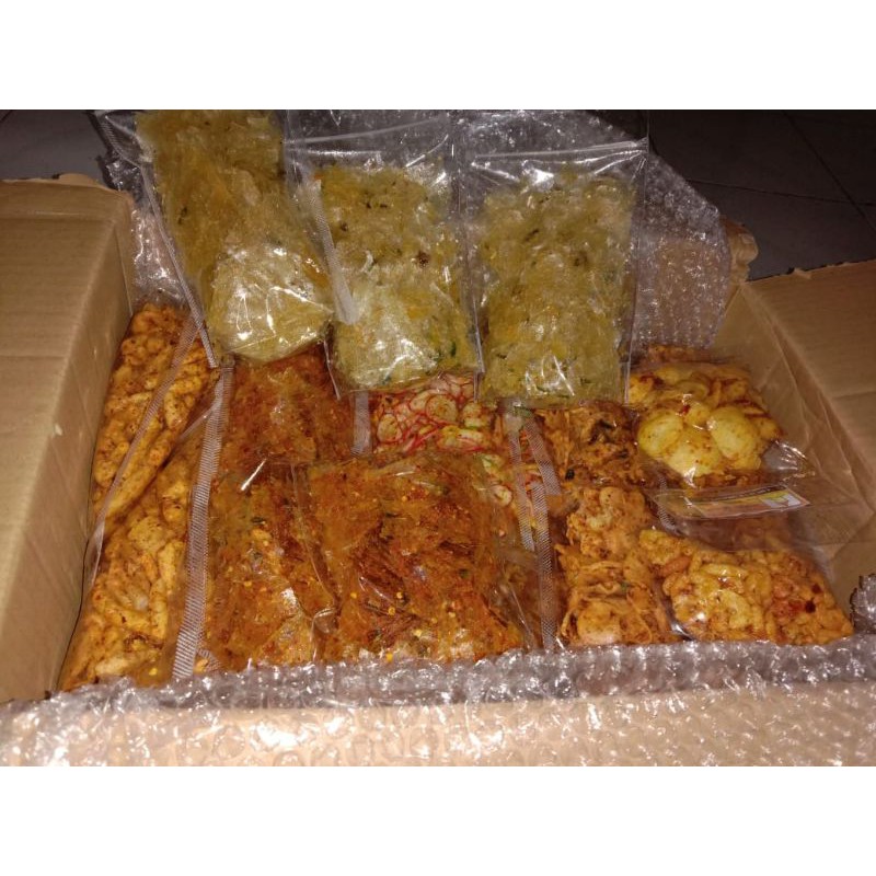 

JAJANAN SERBA PEDAS / CAMPURAN DAUN JERUK /Ukr 100GR