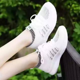  Sepatu  wanita  venom tali warna  hitam putih merah  murah dan 
