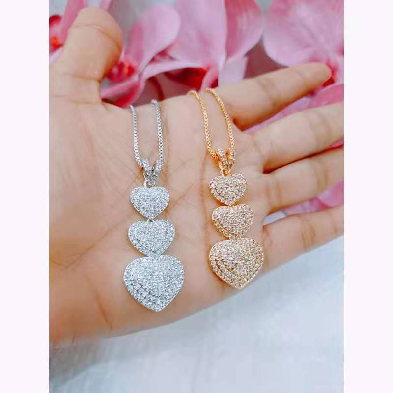 KALUNG TITANIUM LIONTIN SUSUN TIGA MOTIF LOVE PERMATA