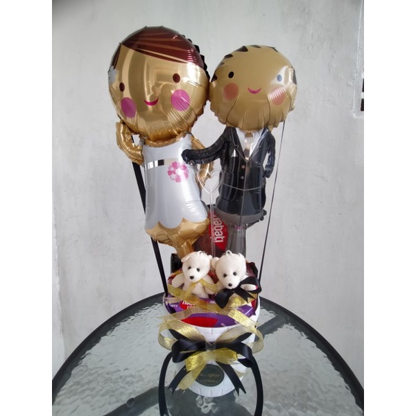 

Bucket Air Balloon couple snack untuk pernikahan, anniversary, bridal shower, etc.