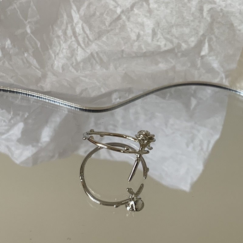 Cincin Model Terbuka Desain Bunga Mawar Warna Silver Gaya Korea Antik Untuk Hadiah Valentine