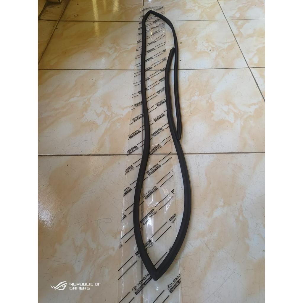 Karet Kaca Depan Innova