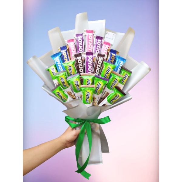

BUKET SNACK SEHAT FITBAR SOYJOY SPESIAL CANTIK/ premium / cellophane / kertas / hadiah pacar / hadiah wisuda / hadiah ulang tahun / anniversary / buket snack / buket bunga / buket boneka