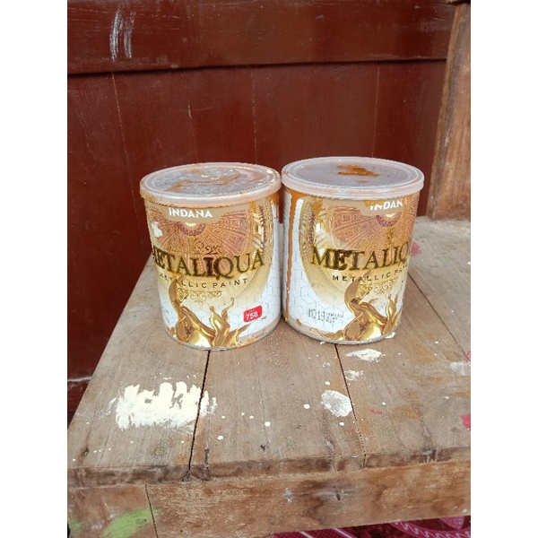 

CAT AIR WARNA EMAS