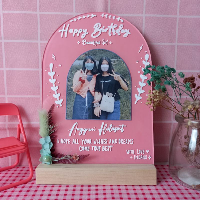 

GIFT BOX AKRILIK STAND (PRINT FOTO) | BACKGROUND FULL COLOR | LED