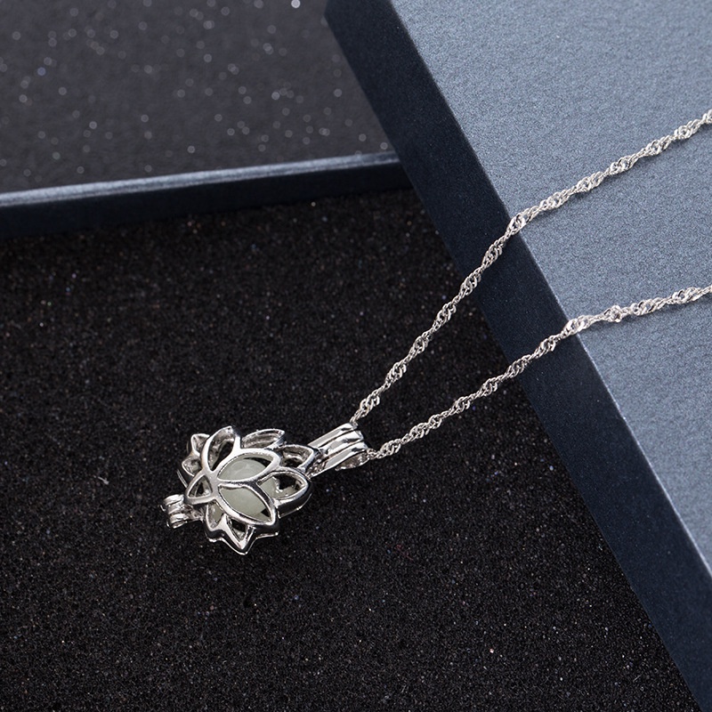 [Women Personality Simple Luminous Lotus Flower Pendant Necklace] [Girls Vintage Simple Chain Necklaces ] [Ladies Fashion Clavicle Necklace]