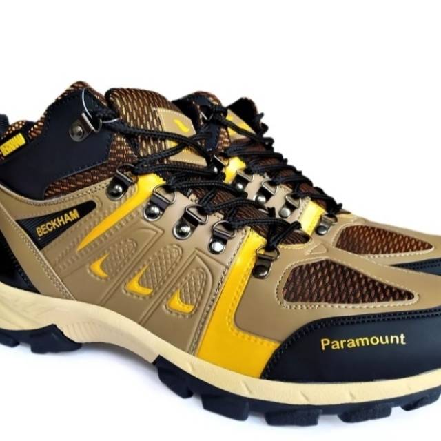 Sepatu gunung paramount