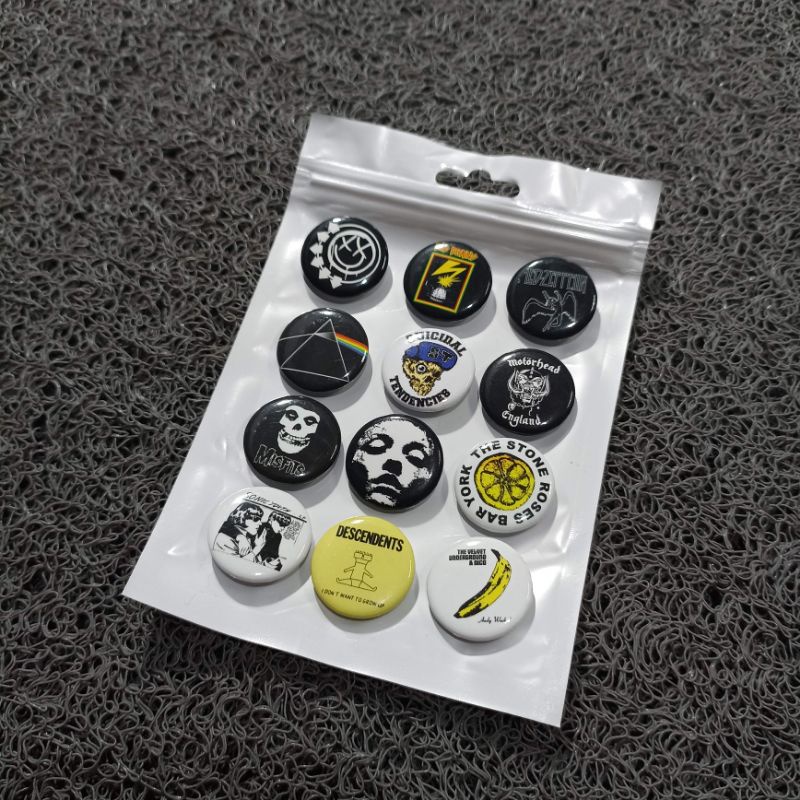 Pin button mini musik / band grosir terlaris isi 17pcs ( Kode : 108 )