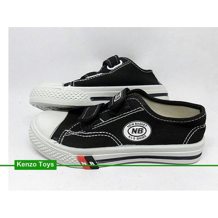 Sepatu Sekolah AnakPriaWanita NB Velcro Pendek Hitam PutihConverse Low