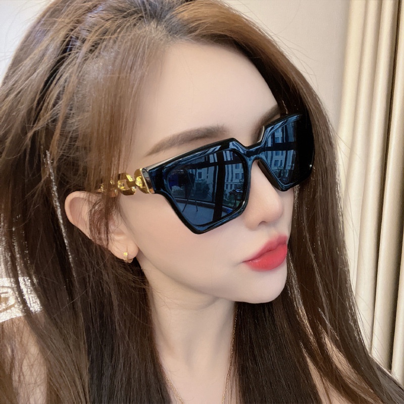 Kacamata Hitam Hip Hop Frame Kotak Dengan Rantai Metal Untuk Wanita