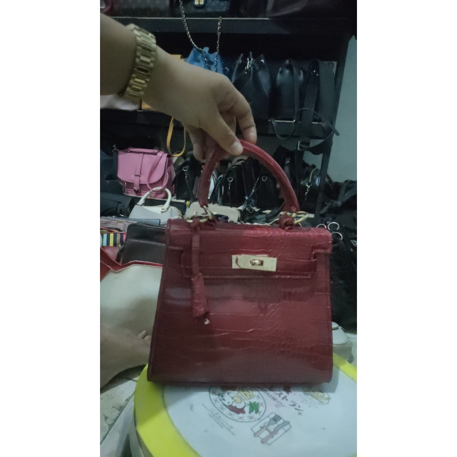 tas pesta ala kremes warna merah
