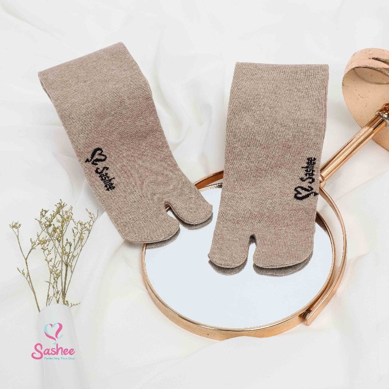 ORIGINAL Kaos Kaki Sashee Jempol Polos Panjang Selutut | Kaos Kaki Sashee Jempol Panjang Katun-Cream misty