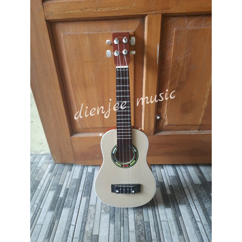 Ukulele / gitar ukulele /kentrung senar 4