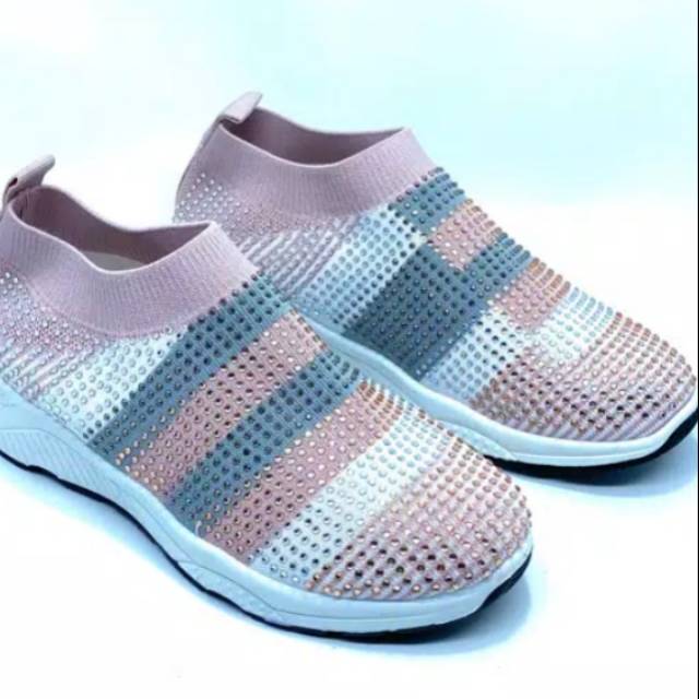 Sepatu slip on rajut wanita