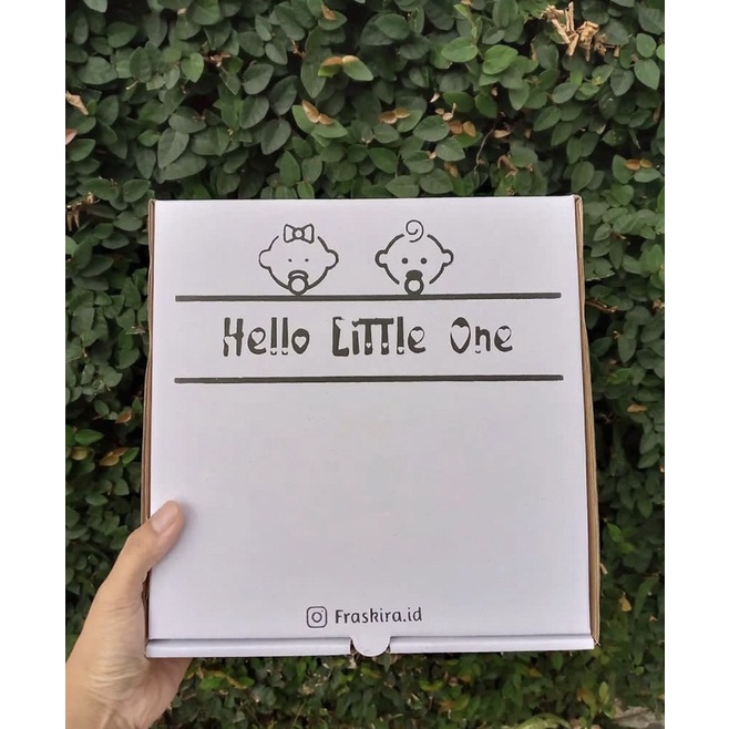 

CUSTOM BOX 24x24x7cm box Putih 1-4 Warna /box hampers/box baju