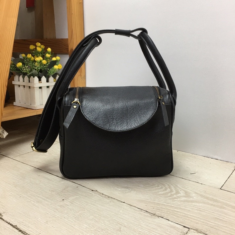 tas slempang kulit wanita