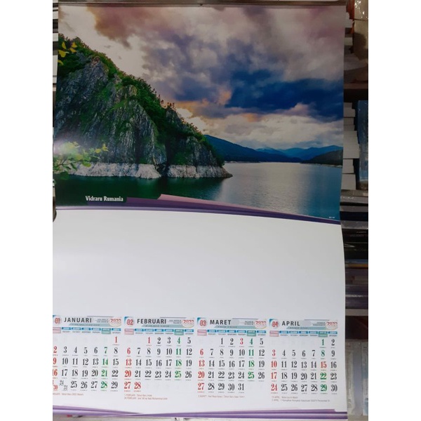 

kalender dinding catur Wulan motif pemandangan tahun 2022