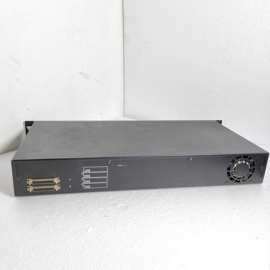 Switch IBM Type 8245-024 S / N 23-X6884