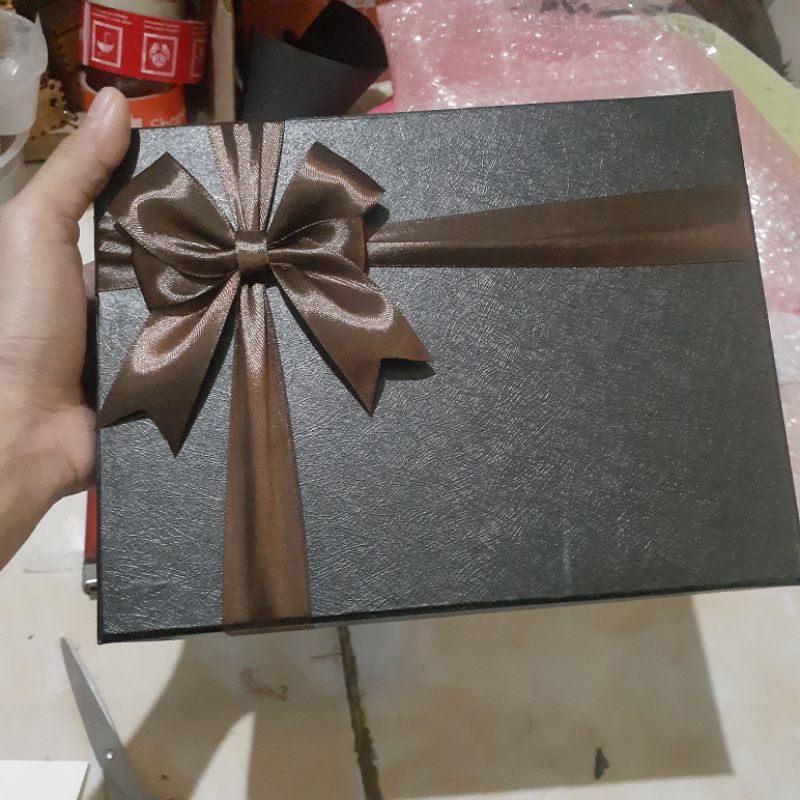 Box Kado Custom Warna Kotak dan Pita Jumbo volume 6 kg