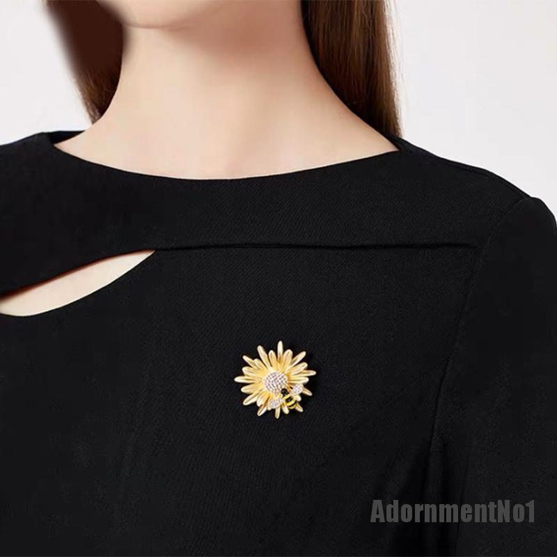 (Adornmentno1) Bros / Pin Motif Bunga Daisy + Lebah + Tulisan Merry Christmas Untuk Aksesoris Wanita / Natal