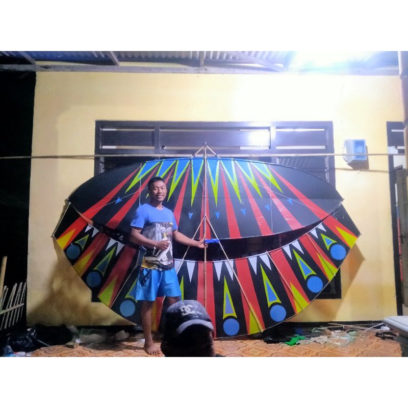 Layangan Pegon Ceper ukuran 3 Meter sudah set Sendaran