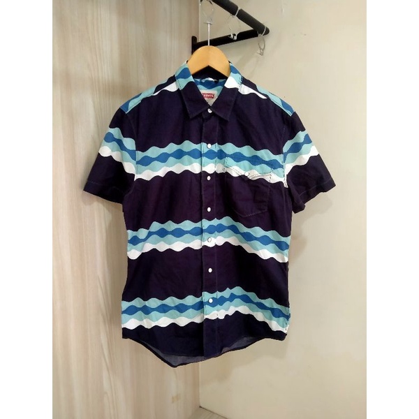 kemeja Levis kancing batu