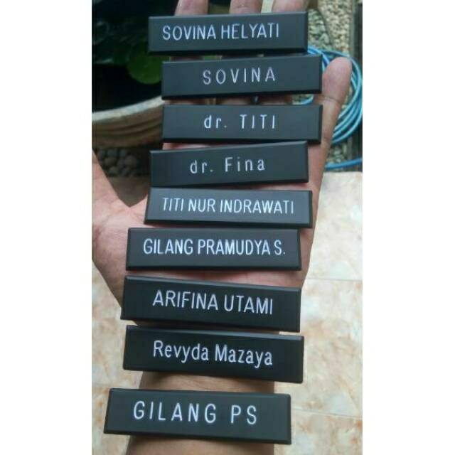 

SEHARI JADI dan langsung kirim, nametag papan nama ukir full black best seller