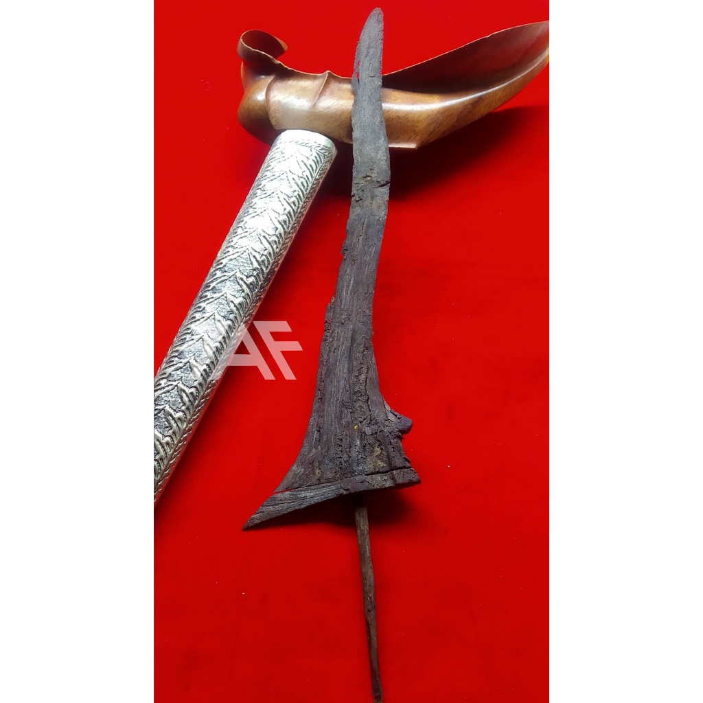 Keris jangkung pamor wos wuntah sepuh Majapahit warangka ladrang solo kode fn2041