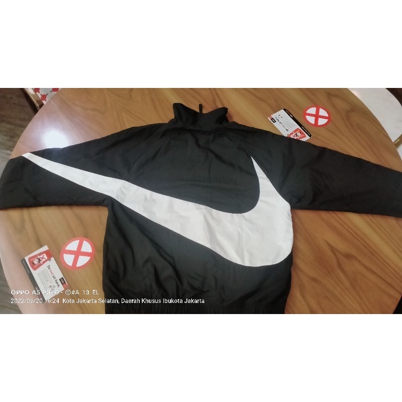 Windbreaker_Nike_Big_Swoosh