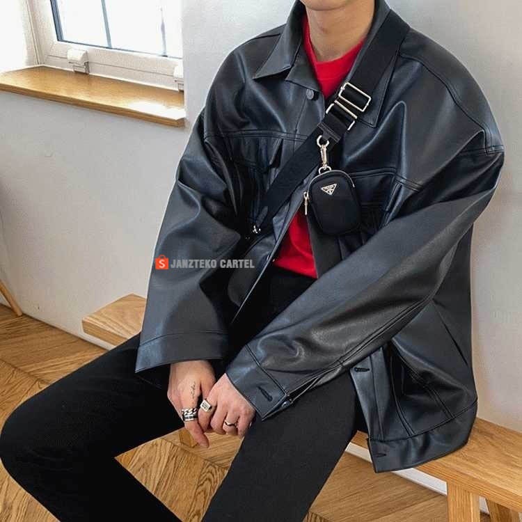 JNK x YOJON - Jaket Oversize Pria Korea KPOP Style Bahan Semi Kulit Sintetis Viena Faux Synthetic Leather Premium Original Branded Elegan Casual Kerah Blazer Kemeja Kasual Big Size Kancing Cowok Laki Laki Remaja Dewasa Kekinian Acara Pesta Kerja Kantor