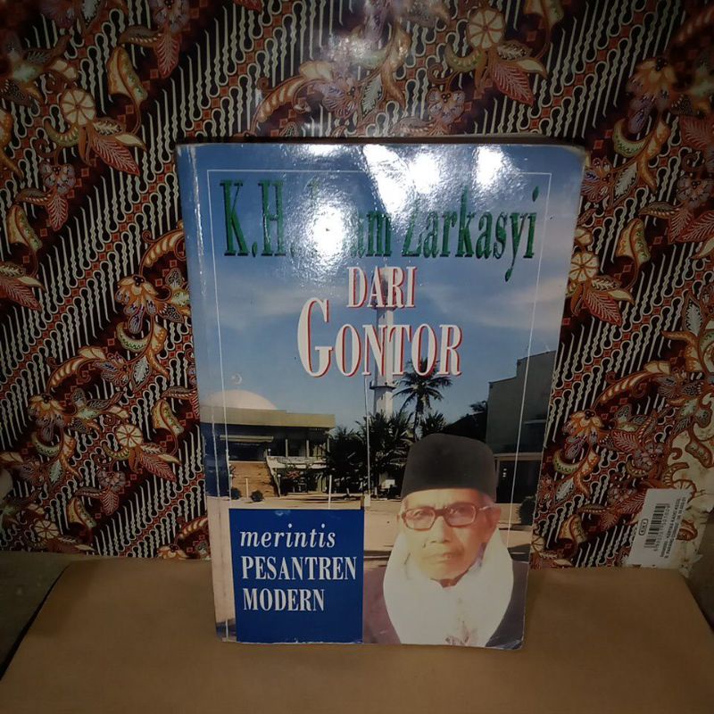 BIOGRAFI K.H. IMAM ZARKASYI DARI GONTOR - MERINTIS PESANTREN MODERN