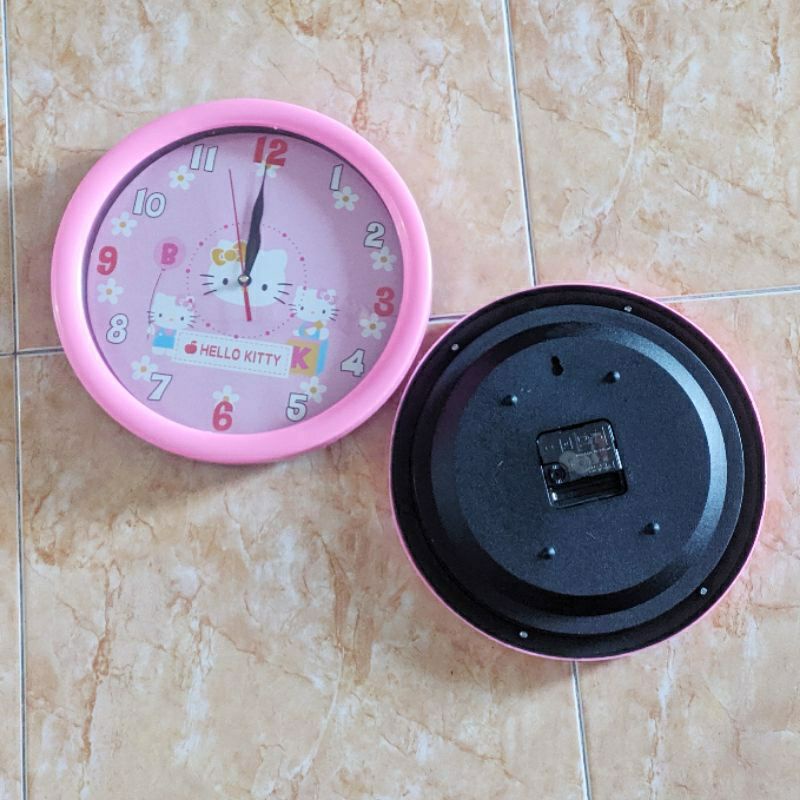 Jam dinding analog karakter kartun hello kitty hias murah