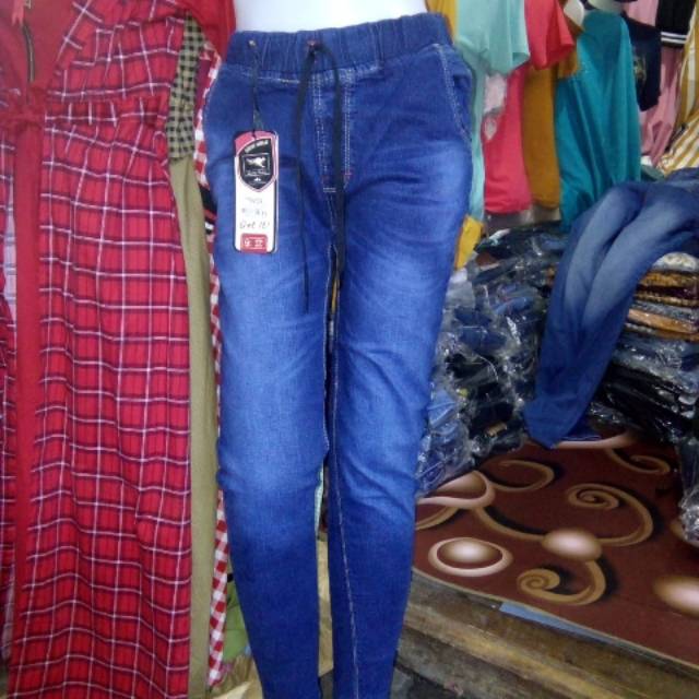 Celana jeans kolor
