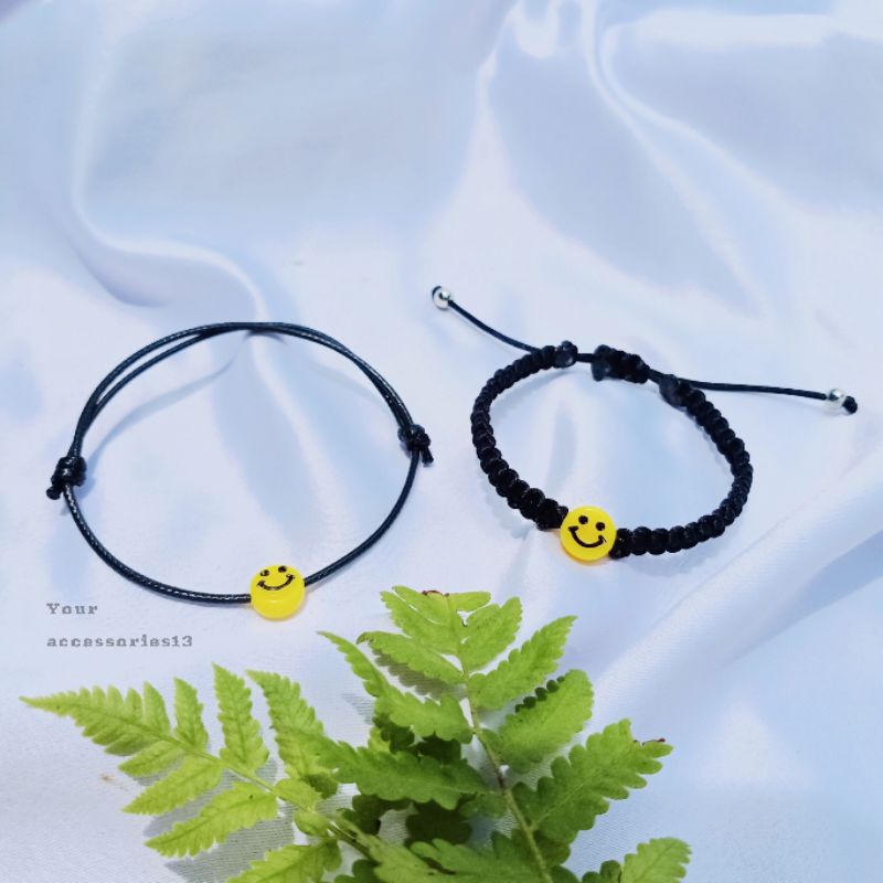 Gelang hitam serut &amp; simpul motif smile