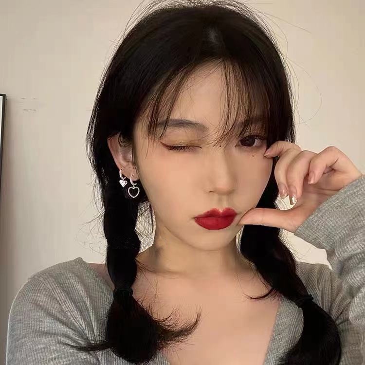 Anting Bentuk Hati Asimetris Gaya Korea