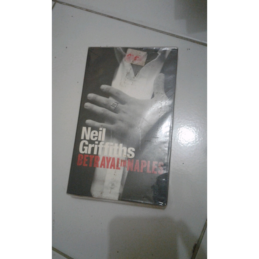 

ORIGINAL NOVEL INGGRIS BETRAYAL IN NAPLES -Neil griffiths