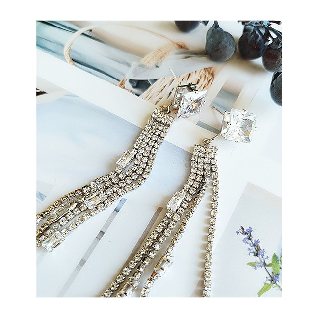 LRC Anting Tusuk Fashion White Stud Earrings With Diamonds D64449