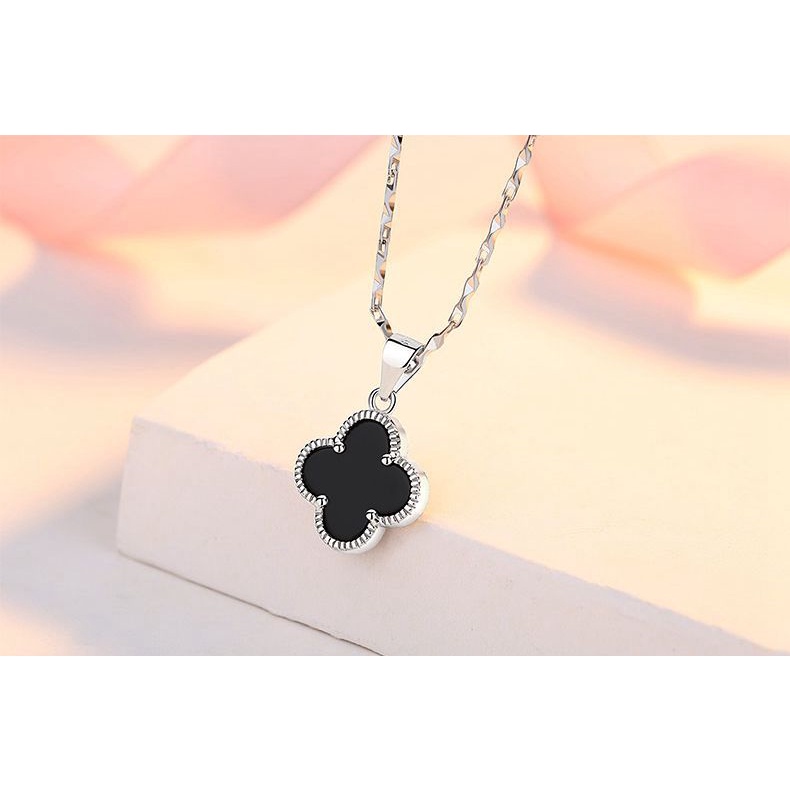 Kalung Rantai Pendek Dengan Liontin Clover Bahan Stainless Steel Untuk Wanita