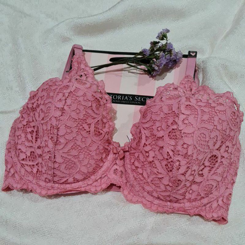 NEW Super Sale Bra Victoria's Secret Size 32DDD, cup tidak terlalu besar dan busa tipis.